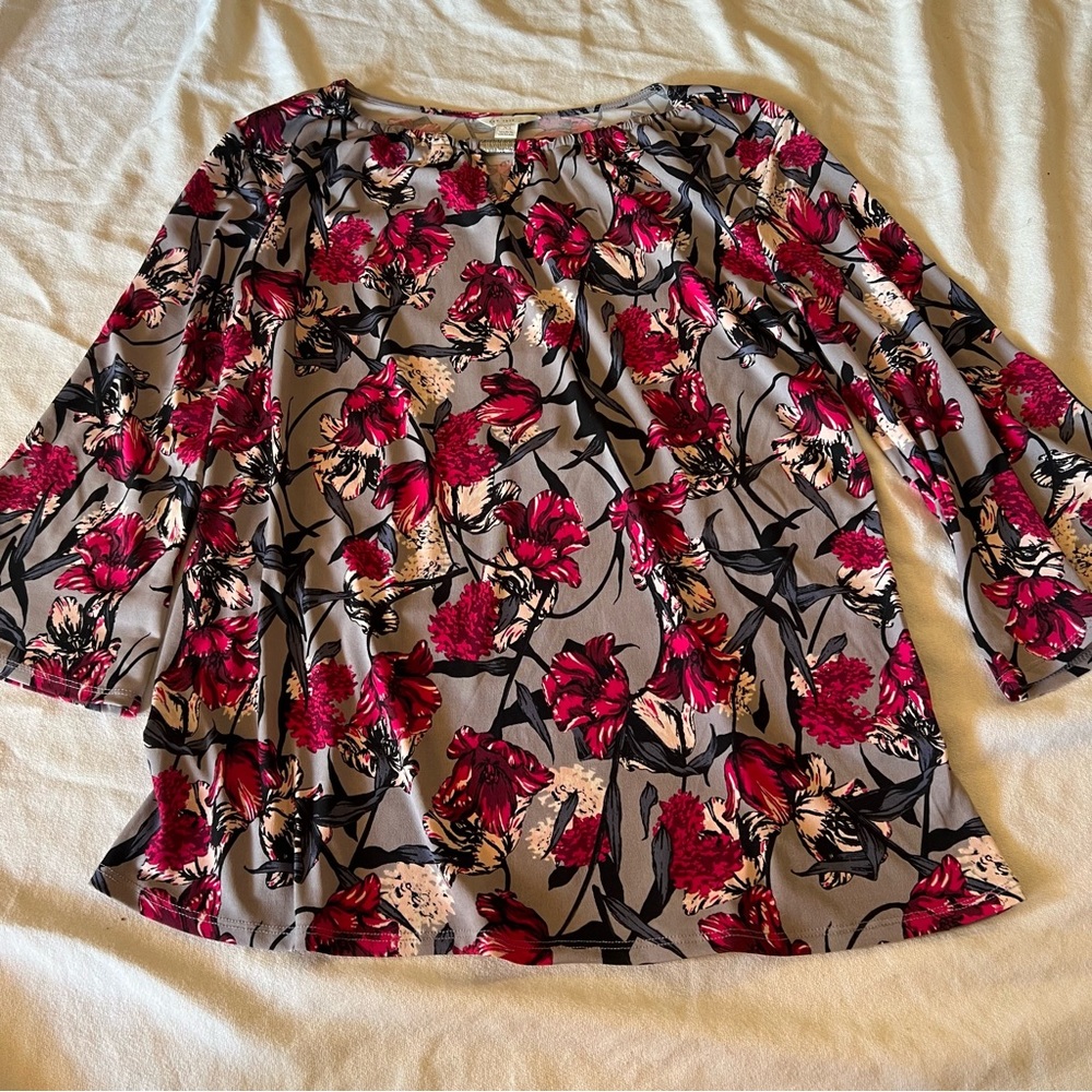 Womans floral long sleeve front peek hole with bell sleeves  blouse size XS.